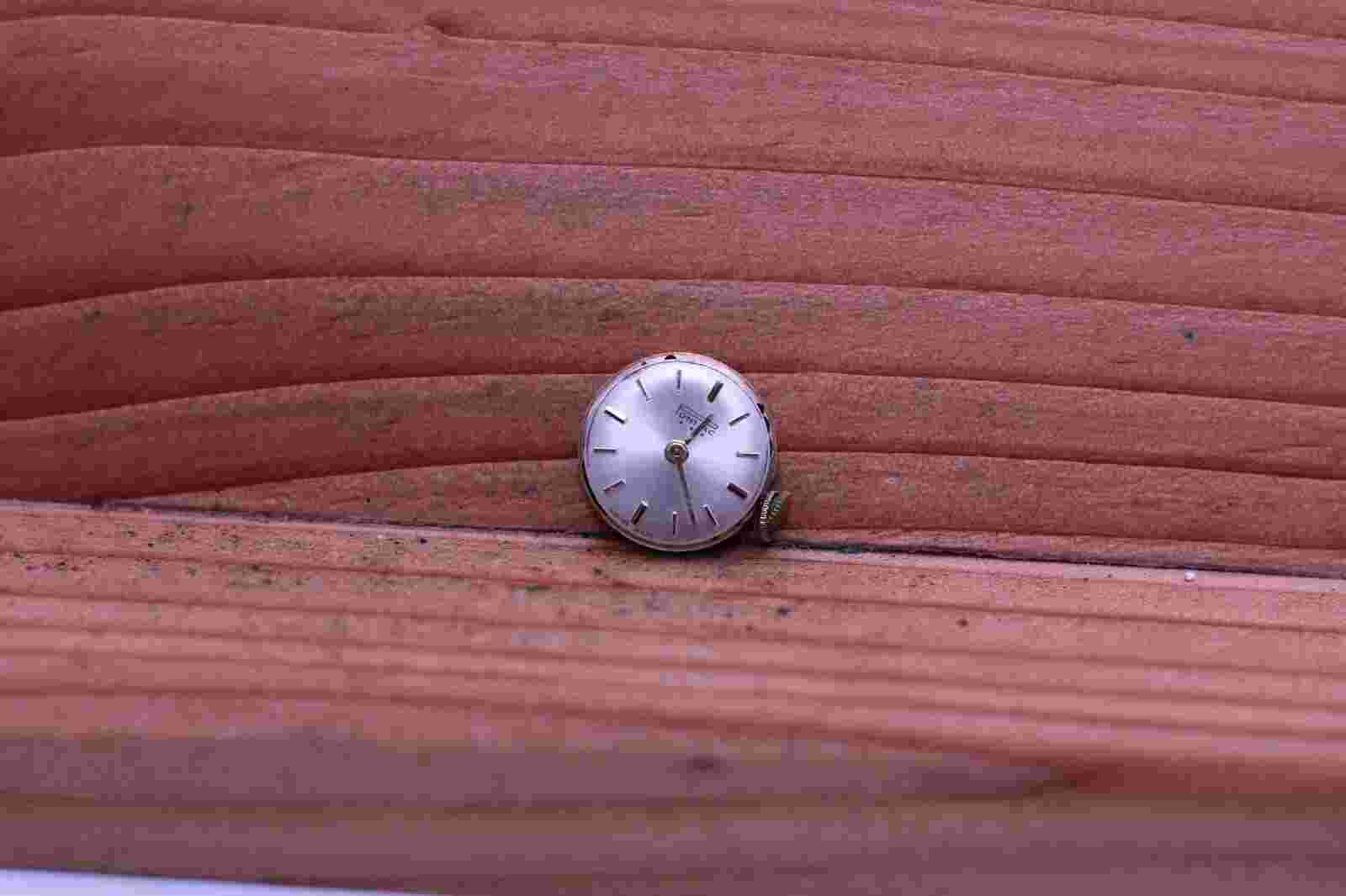 PONTIAC ETA 2412 LADIES WRIST WATCH MOVEMENT SWISS 15.5mm RUNS (GA)