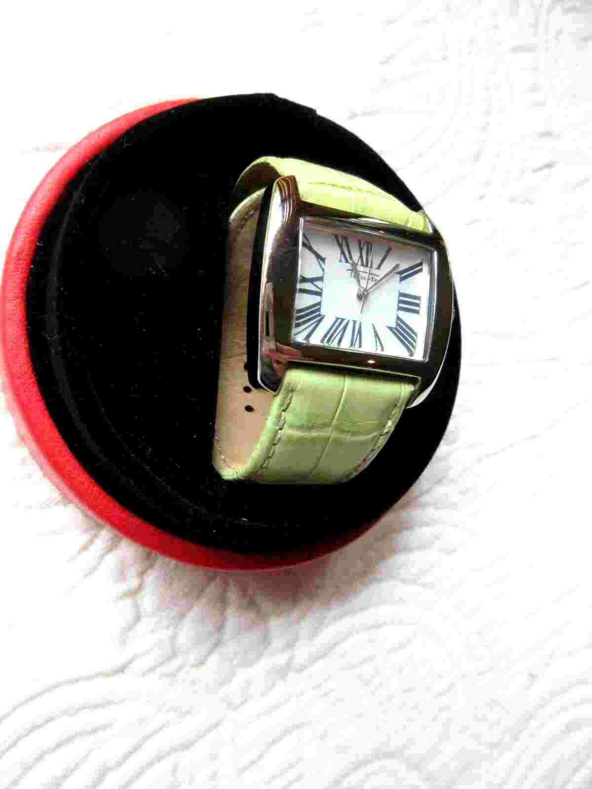 TALBOTS VTG WATCH POLISHED SILVER TONE EMBOSSED LEATHER BAND MINT GREEN NEW BATT