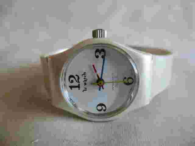Quintel Analog Wristwatch with a Buckle Band and Water Resistance