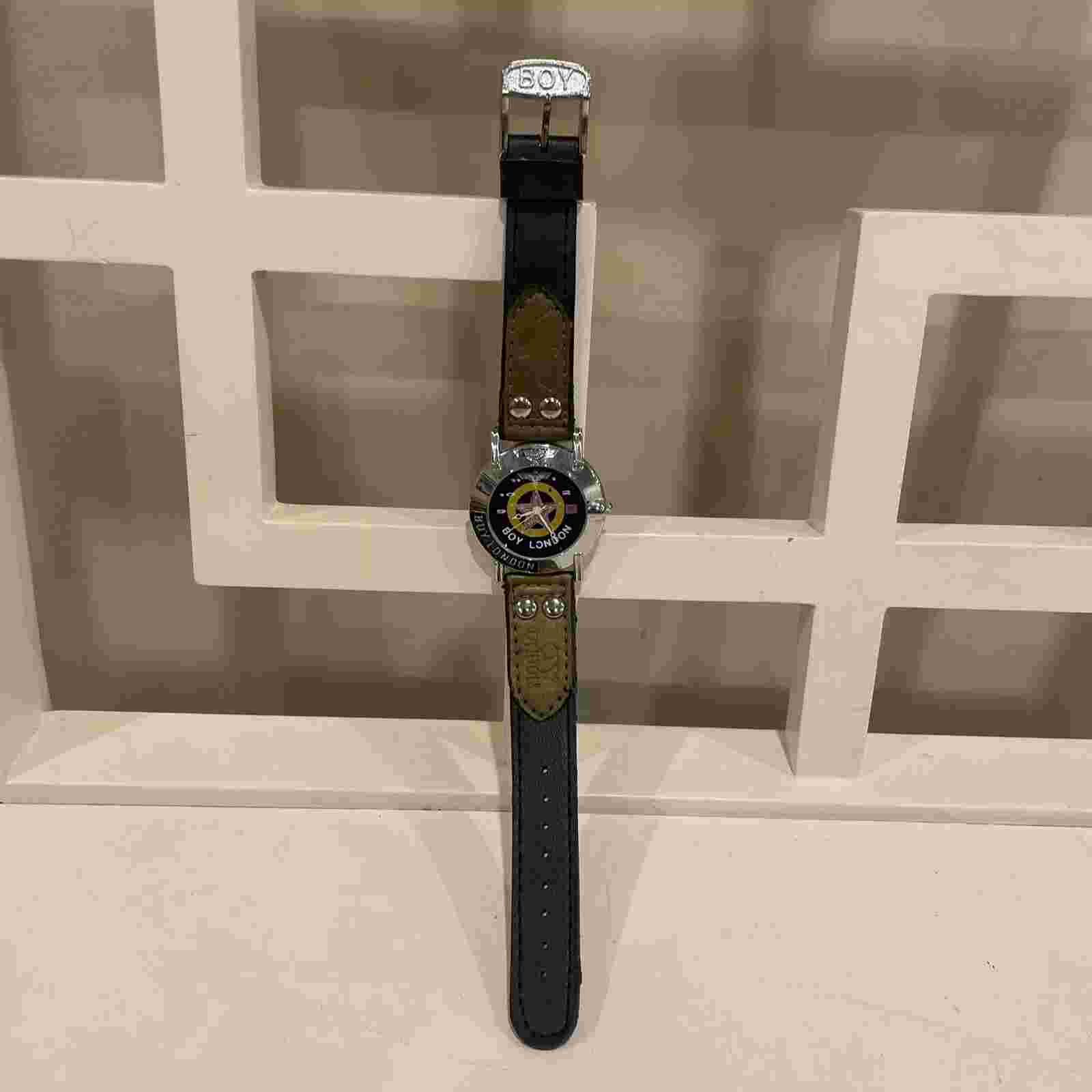 VINTAGE BOY LONDON WATCH   1980s/90's. Nice Shape New Battery