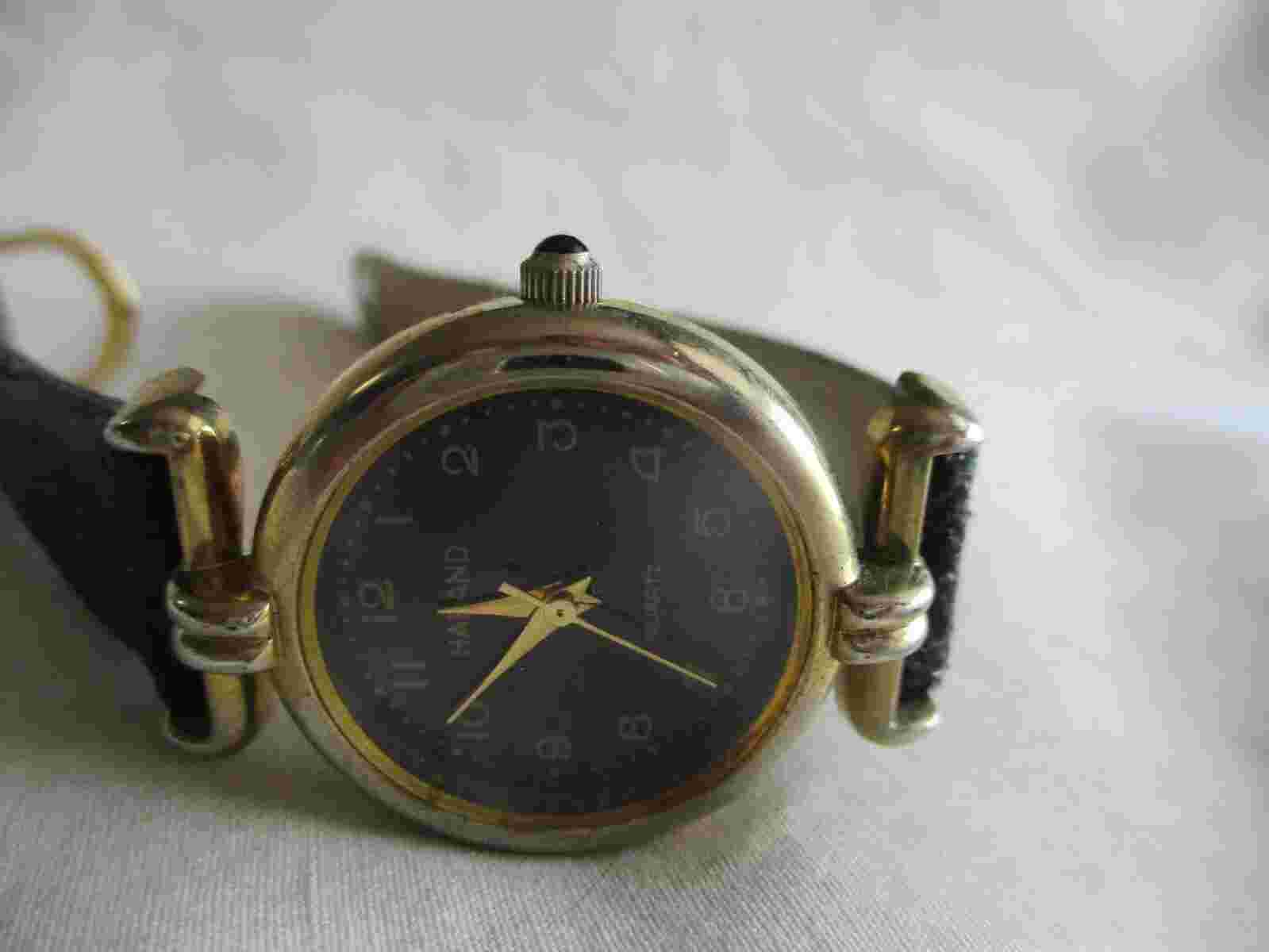 Haband Analog Wristwatch with a Buckle Band and Quartz Movement