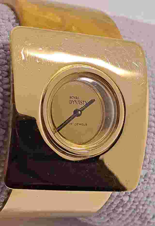 Vintage Royal Dynasty Bakelite/Metal Wind Up Hinged Cuff Watch Bracelet 17 Jewel