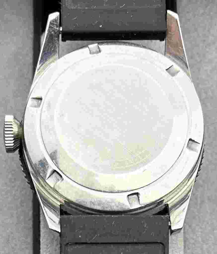 VINTAGE STAINLESS STEEL CLEBAR DIVER w/SWISS 25 JEWEL AUTOMATIC MVMT & DATE 34.5