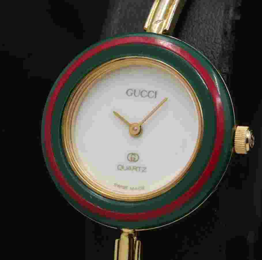 Gucci 1100 Interchangeable Bezel Bangle Quartz Watch Plated Metal with Plastic