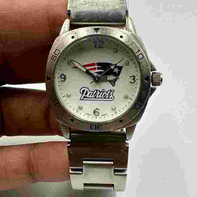 New England Patriots Watch Women Silver Tone Round 31MM New Battery 6"
