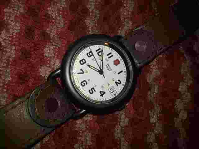Vintage Victorinox Swiss Army Cavalry Watch Men Gunmetal Black on White New Bat