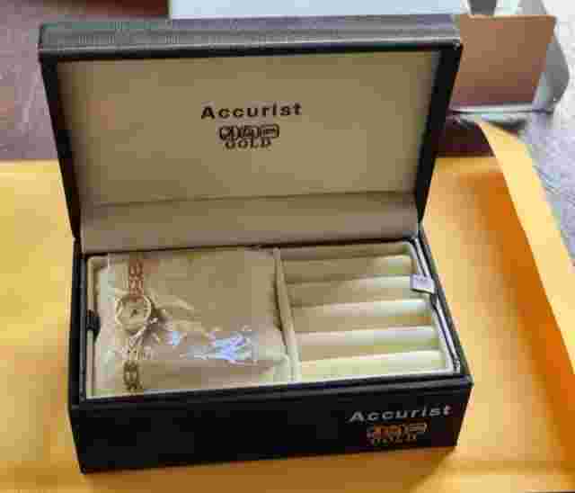 9ct Gold Ladies Accurist Wristwatch *BRAND NEW*