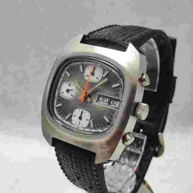 Nicolet Watch Co. Chronograph c70's Steel Valjoux 7750