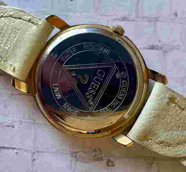 Guess ~ Women's Vintage 90s Quartz  Roman Numeral Watch NEW BATTERY NEAR MINT