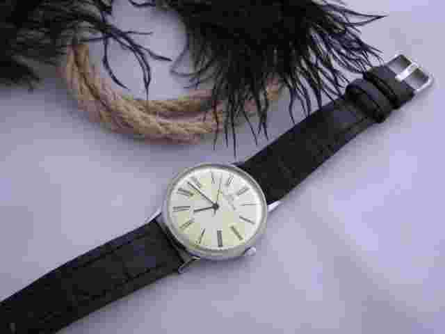 Russian Luch Watch Ussr Vintage Soviet Slim Mechanical Wristwatch 23 2209 Jewels