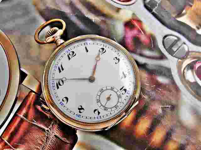 Beautiful Damas silver pocket watch from the 1920s.