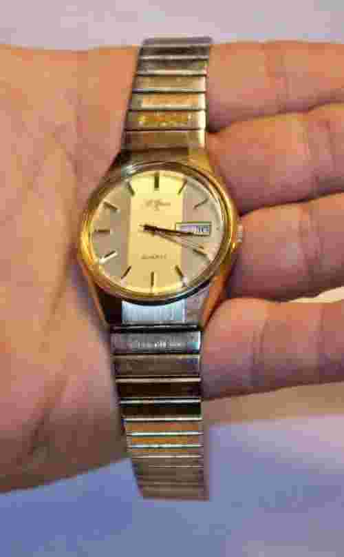Le Gran S Classic 1970s Mens QuartzWatch Day & Date indicators Looks Runs Great