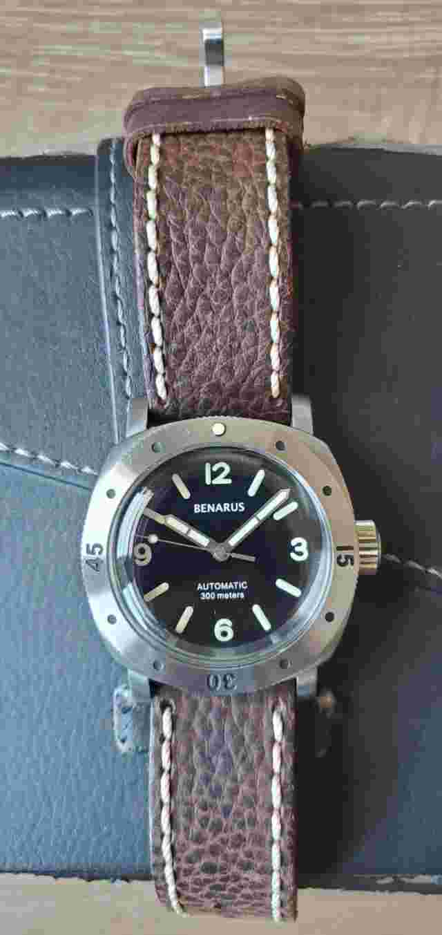 Benarus Moray Vintage 44mm Black