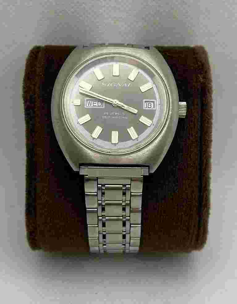 Vintage Signal 25 Jewels Self Winding Watch  Silvertone Swiss