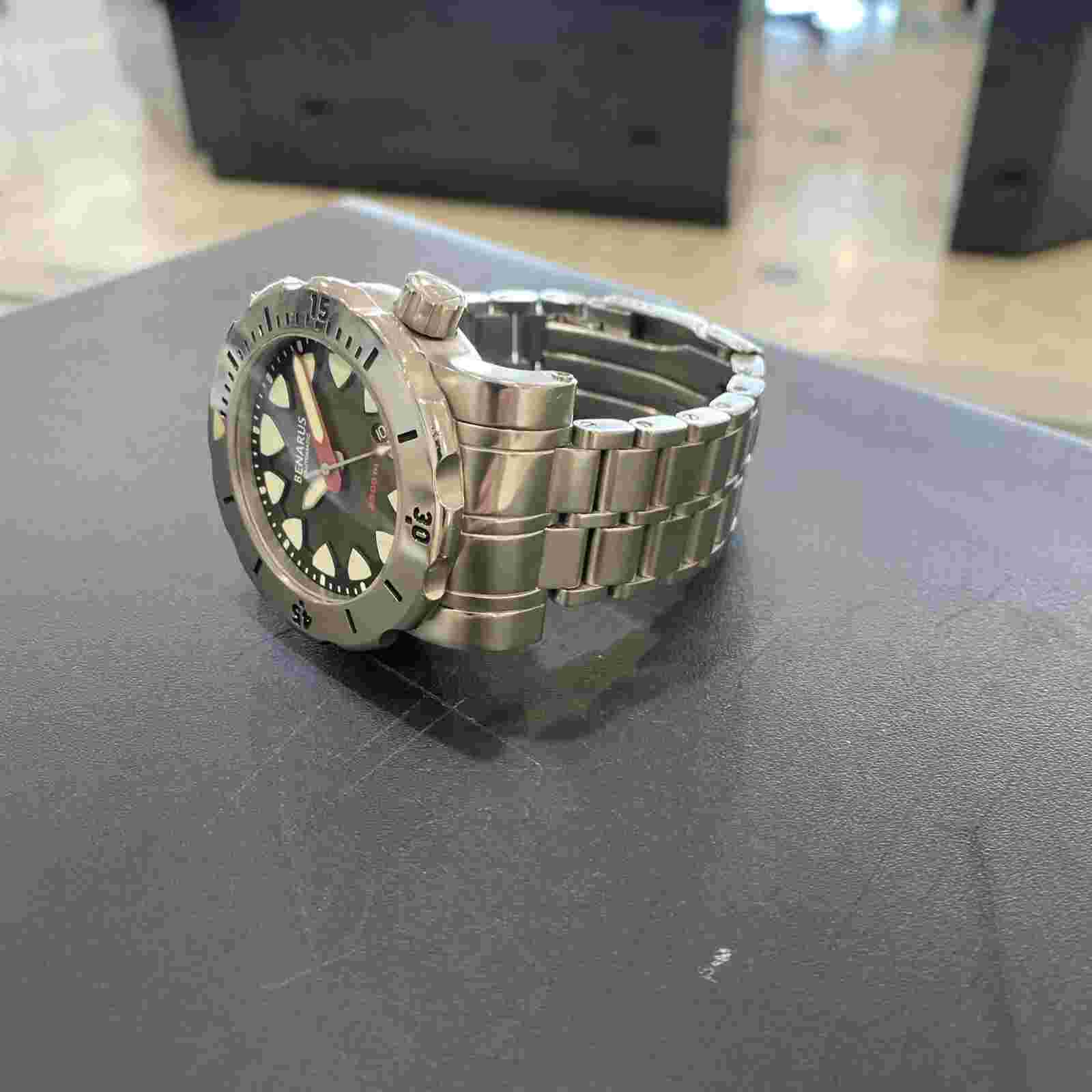 • Benarus Megalodon Stainless Steel Automatic Watch