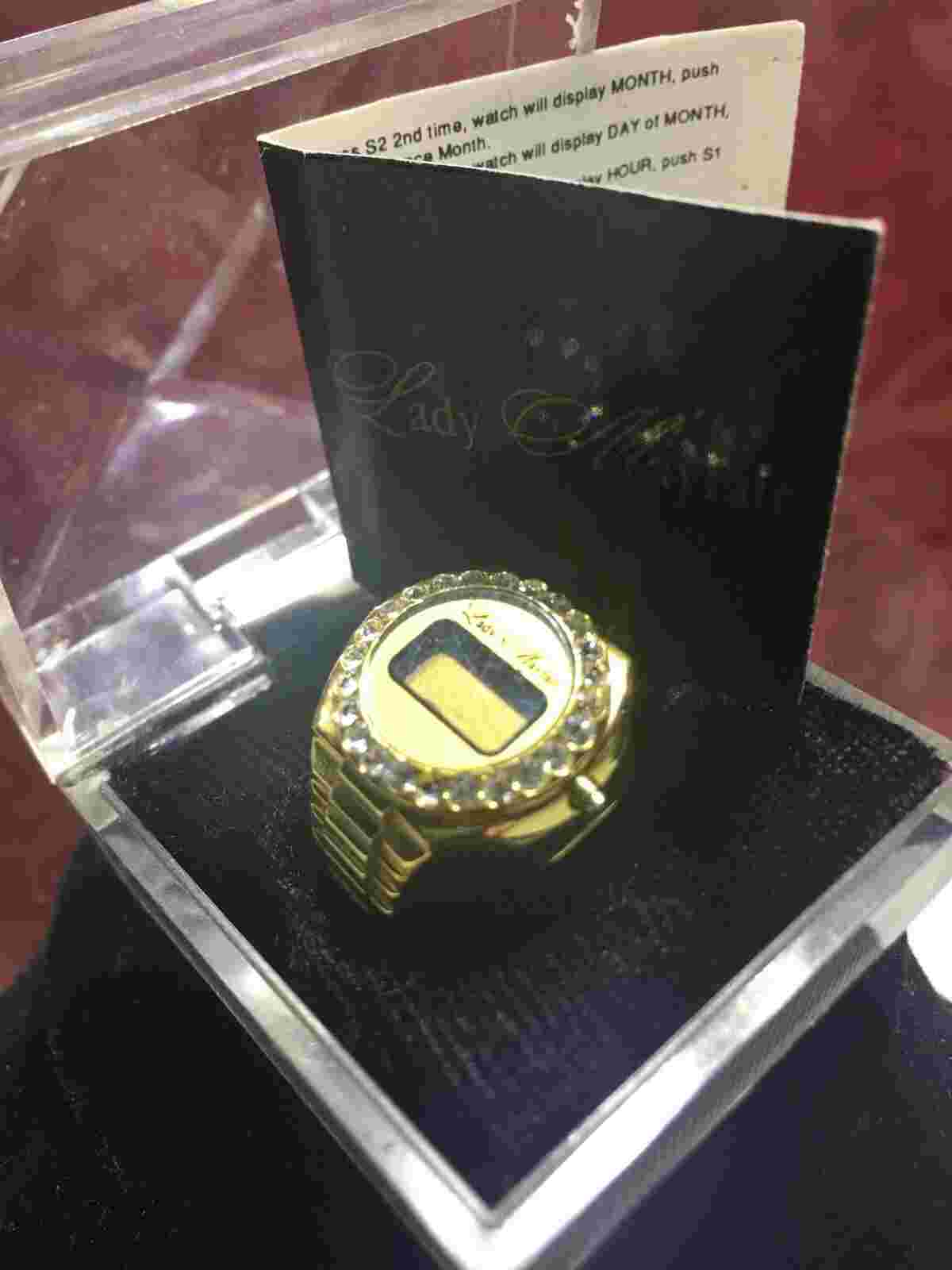 RING WATCH Lady Mayfair Vtg  Round Face Strech Band In Box /papers