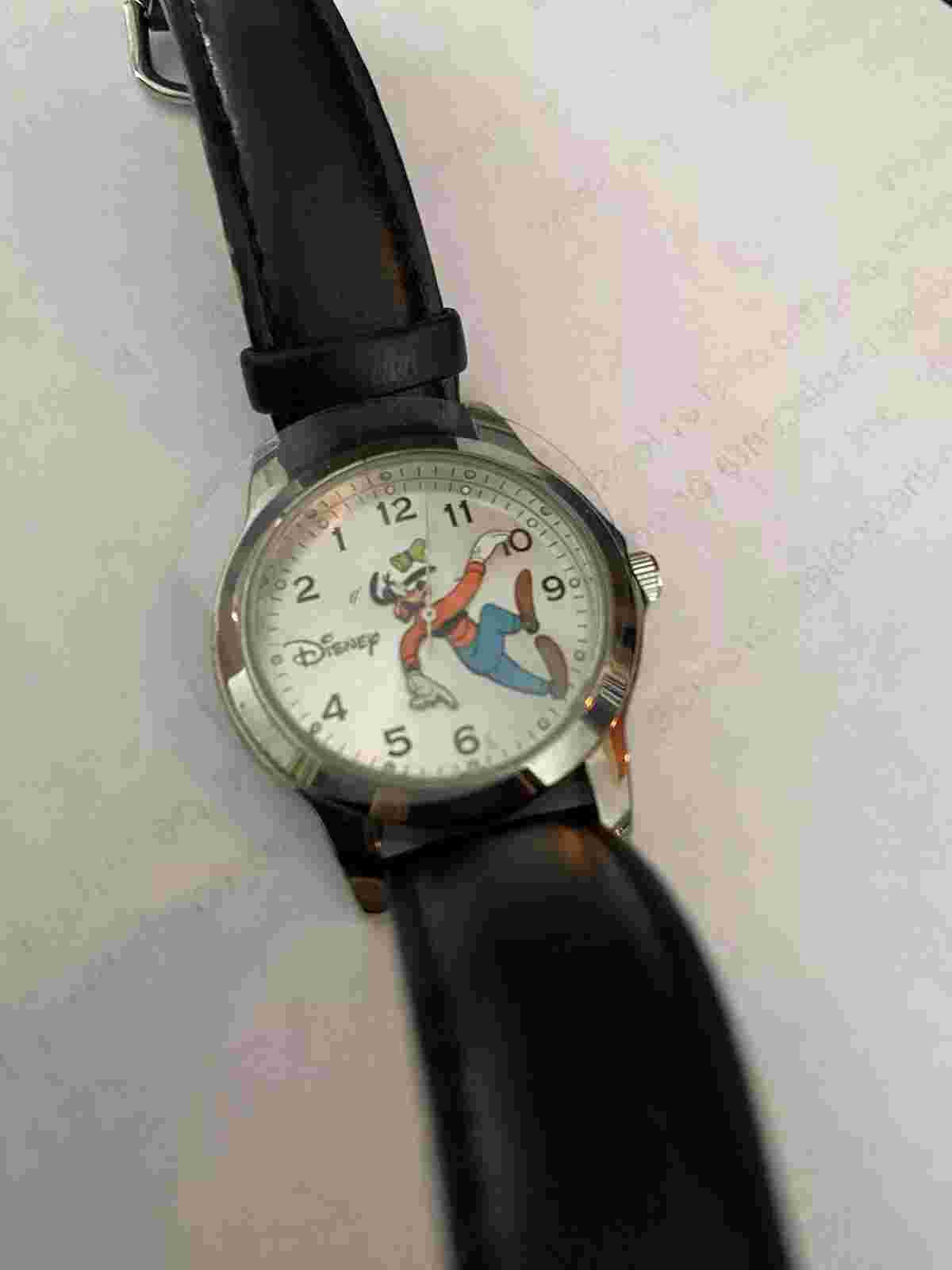 Disney Store Goofy Reverse Rotating Watch, White Dial, 33mm, Used, Needs Battery