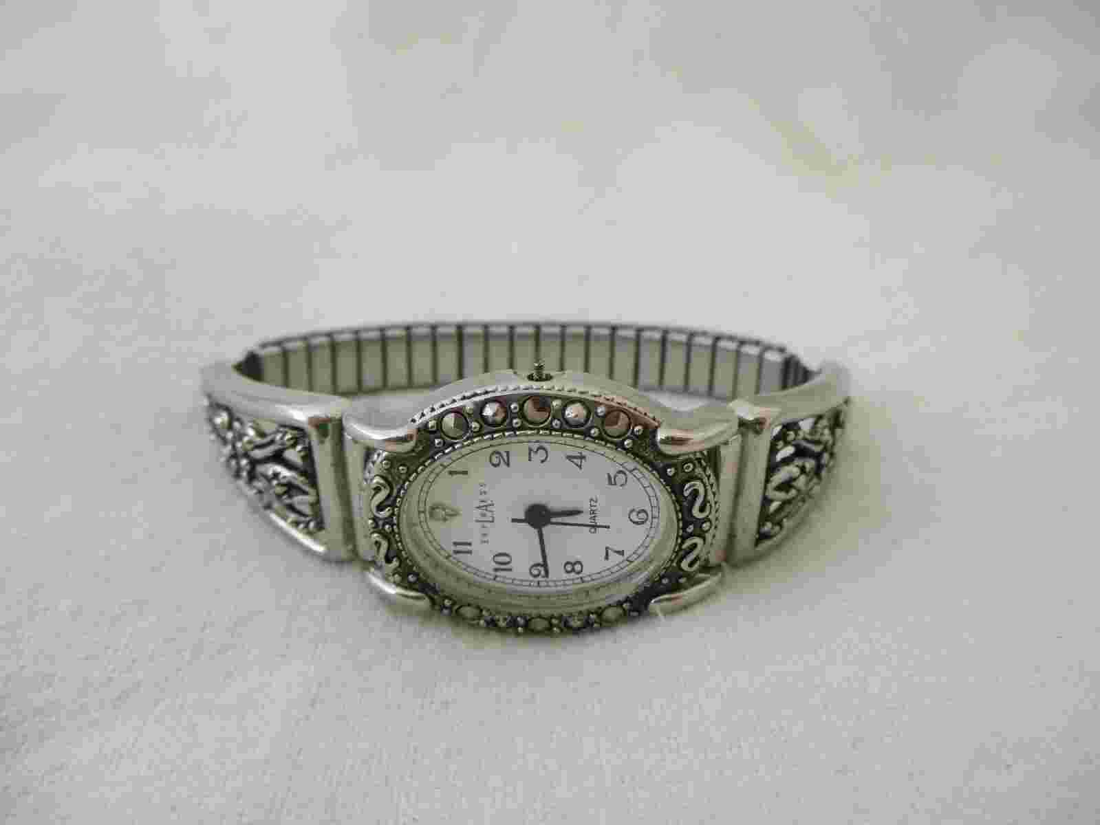 L.A. Express Analog Wristwatch with an Expansion Band and Quartz Movement