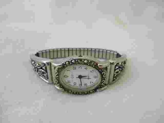 L.A. Express Analog Wristwatch with an Expansion Band and Quartz Movement