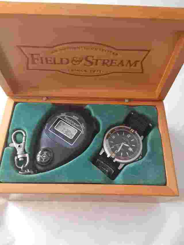 Field & Stream Watch Silver Tone & Black Water Resist 30m *Working*set stopwatch