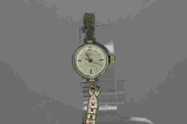 Vintage - Working Ladies SEARS TRADITION 17 Jewels Swiss Made Round Windup Watch