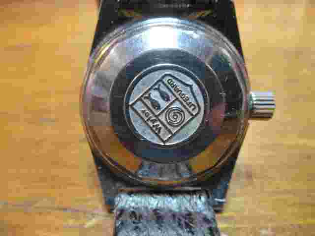 Vintage 1970s Wyler Vetta Screw Crown Dive Watch