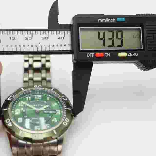 Field & Stream Mens Day Date Watch 44mm Green Dial Gunmetal Bracelet New Battery