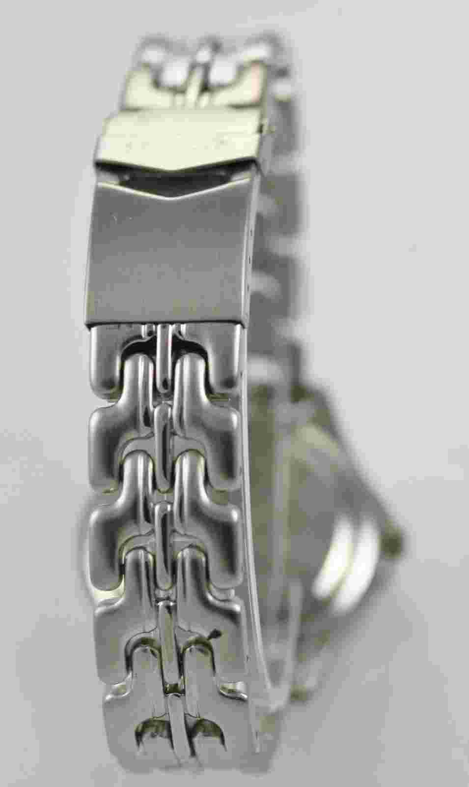 Sierra Club Mens Watch Stainless Silver Steel Date Water Re 30m Batt Blue Quartz