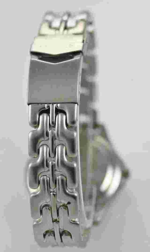 Sierra Club Mens Watch Stainless Silver Steel Date Water Re 30m Batt Blue Quartz