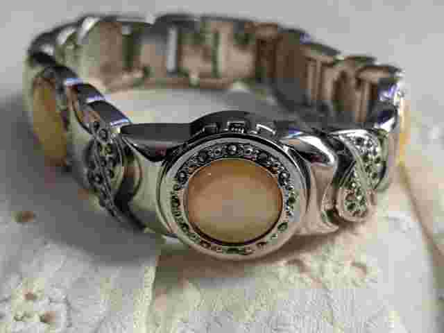 STUNNING! LEE SAND MOTHER OF PEARL FACE SILVER  BRACELET WATCH