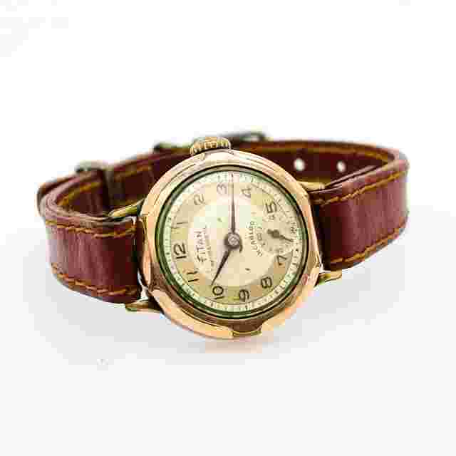 Unisex Antique TITAN Manual Wind Antimagnetic INCABLOC Watch