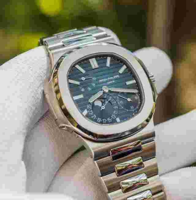 Patek Philippe Nautilus Black/Blue Men's Watch - 5712/1A-001