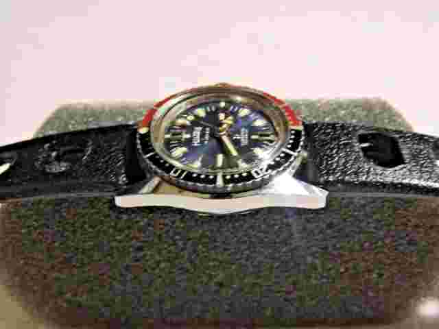 VINTAGE HILTON SUBMARINE WATERPROOF 50METERS SUPERB NICKEL COATED MOVEMENT SWISS