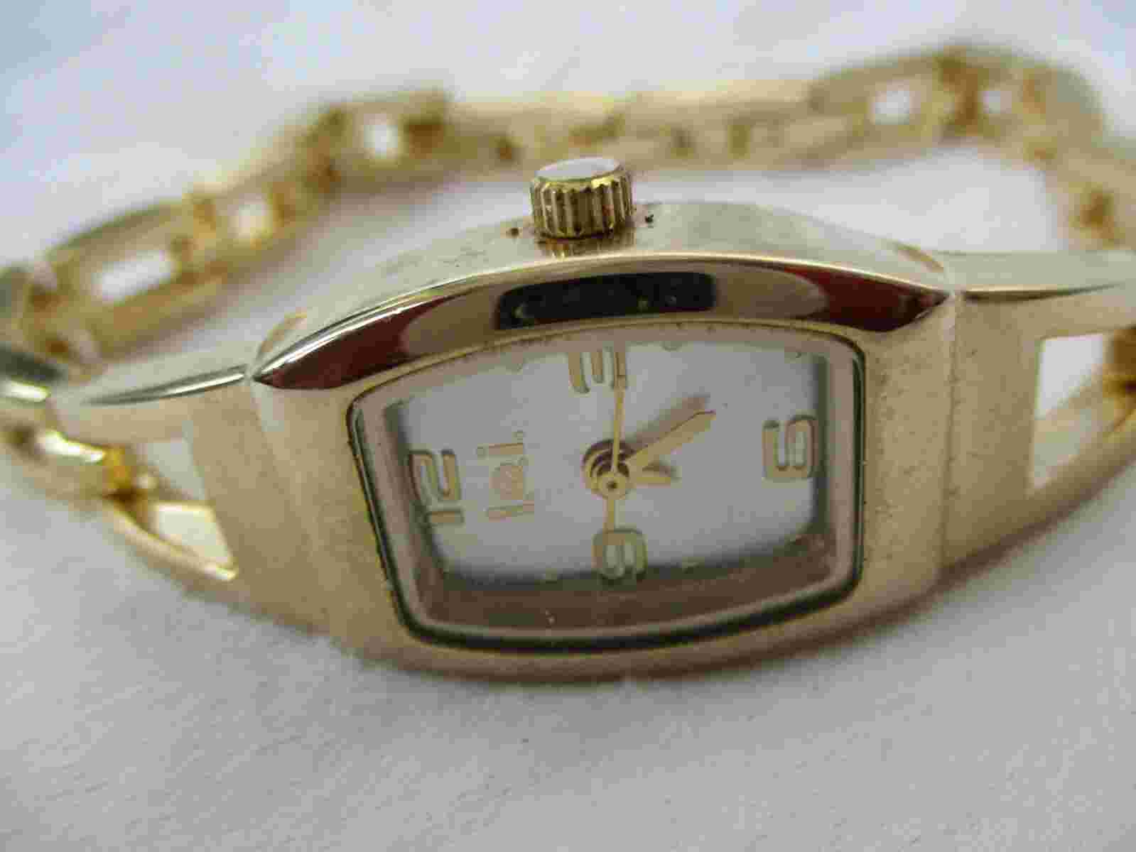 L.e.i. Analog Wristwatch