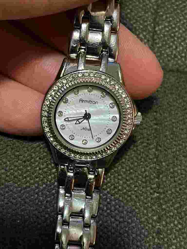 Armitron NOW Women's Watch. silver Toned. GOOD Condition! 75/5194