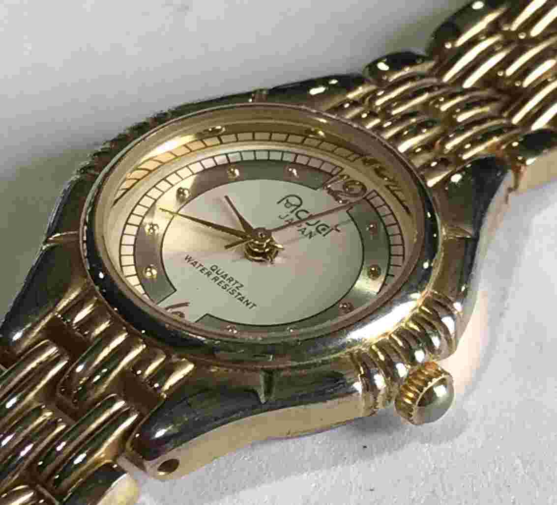 Vintage Acuet Japan Women’s Watch round face Quartz Water Resistant