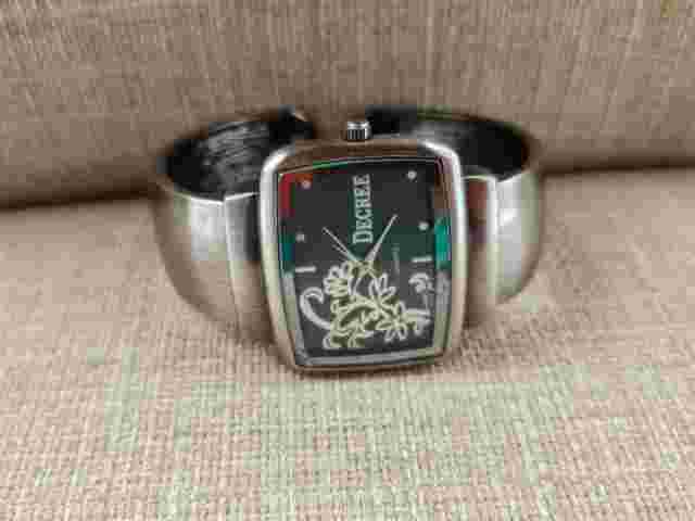 Decree Women Wristwatch Cuff Bracelet Band Watch Analog Quartz Wrist Watch