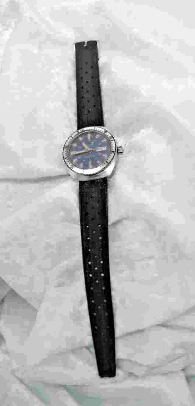 Cronel 8ATM divers watch, date movement with Blue face and original band