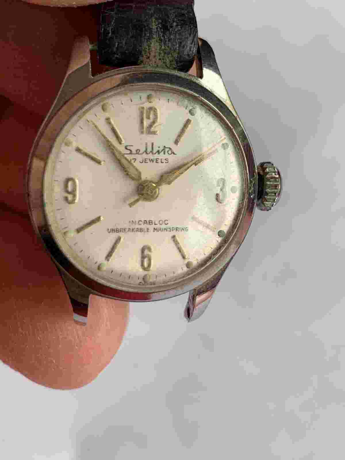 Vintage Sellita ~ Women's 17 Jewels Incabloc Wristwatch ~ Mechanical ~ 3 Stars