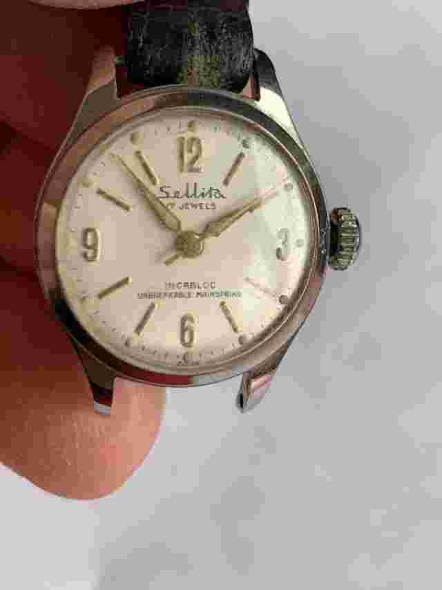 Vintage Sellita ~ Women's 17 Jewels Incabloc Wristwatch ~ Mechanical ~ 3 Stars