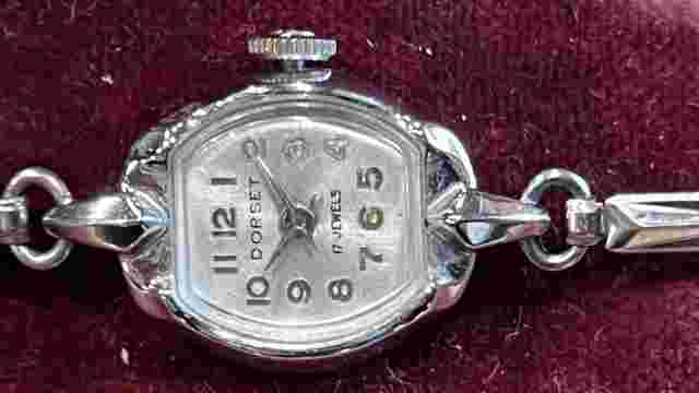 Vintage Dorset By Hamilton UT 17 Jewels Bracelet Watch Womens  7 Inches W/Case