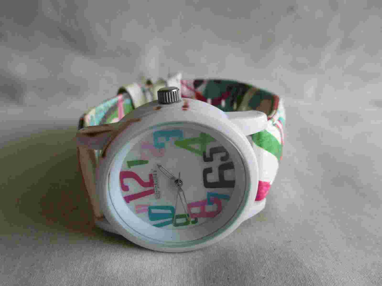 Biodegradable Sprout Analog Wristwatch with a Buckle Band and Corn Resin Case