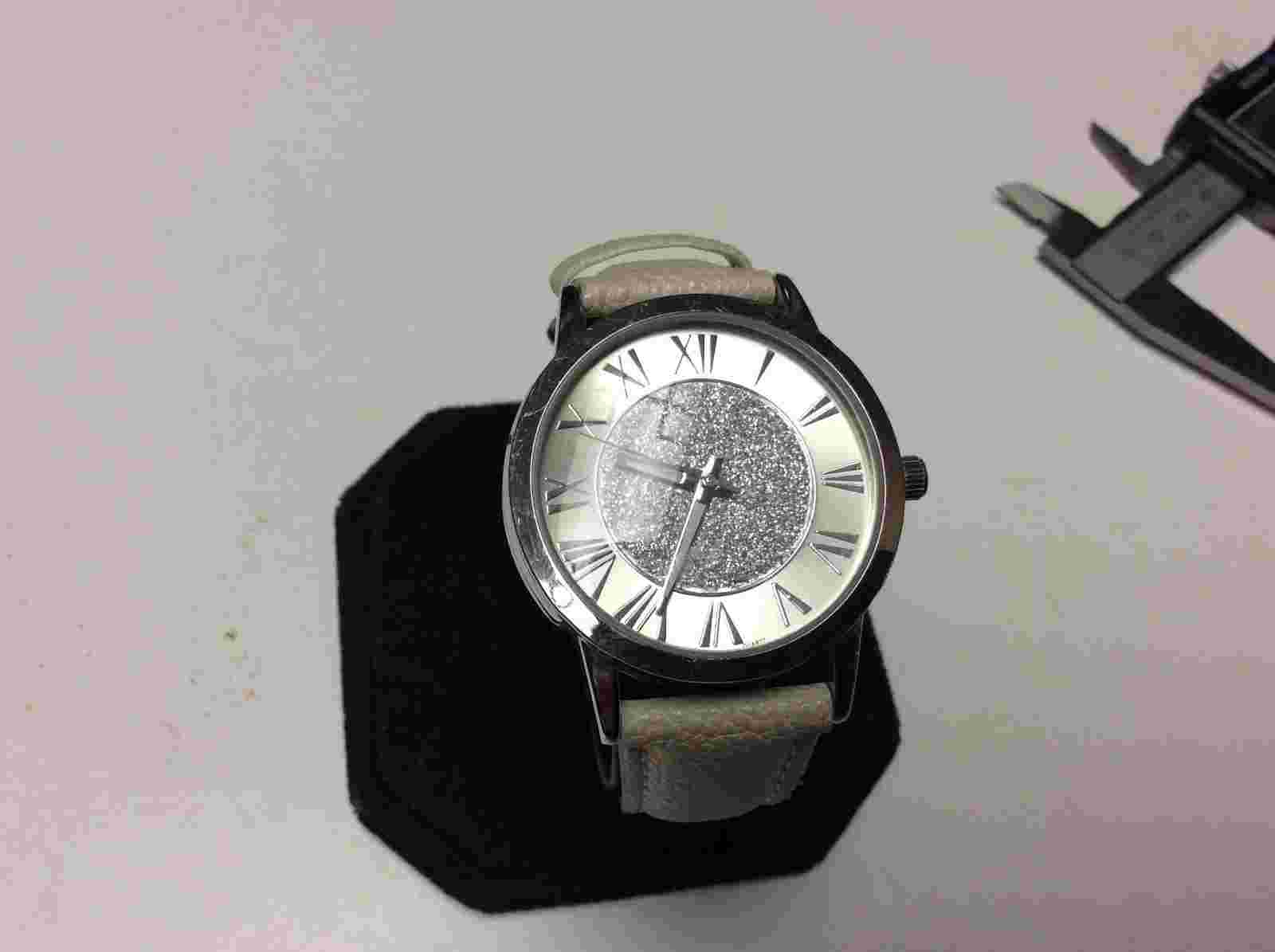 Manhattan Croton womens watch,light wear/use,looks runs good,new battery    L883