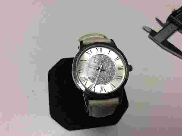 Manhattan Croton womens watch,light wear/use,looks runs good,new battery    L883