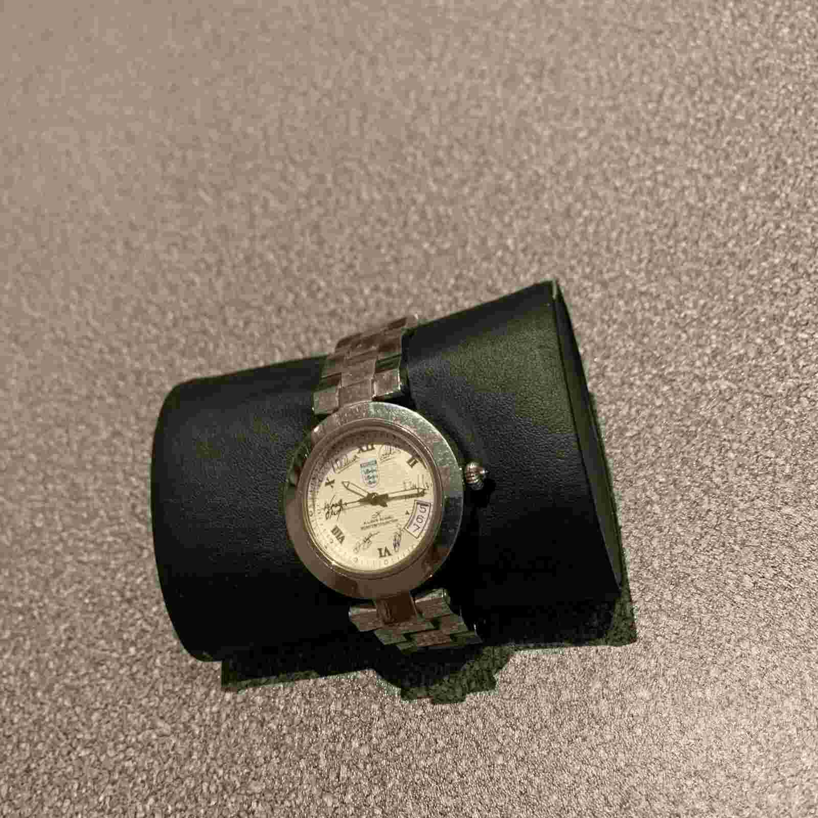 Ultra Rare Klaus Kobec England Football Signature Collection Swiss Mens Watch