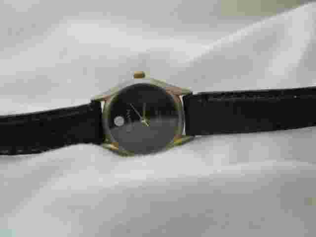 Navarre Diamond Watch Gold Toned Black Round Face Elegant Classical WORKING!