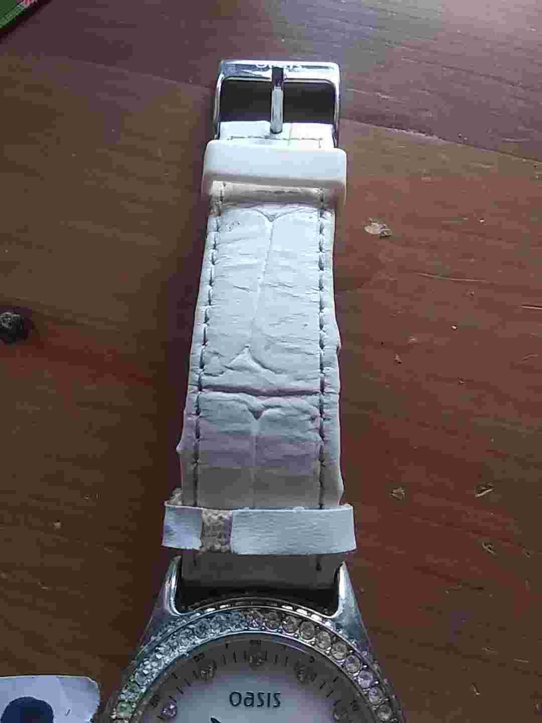 Oasis Ladies Watch in good condition & running . the strap is letting it down