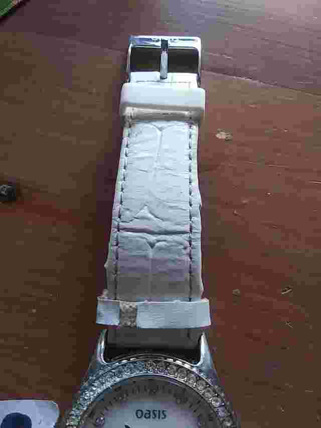 Oasis Ladies Watch in good condition & running . the strap is letting it down