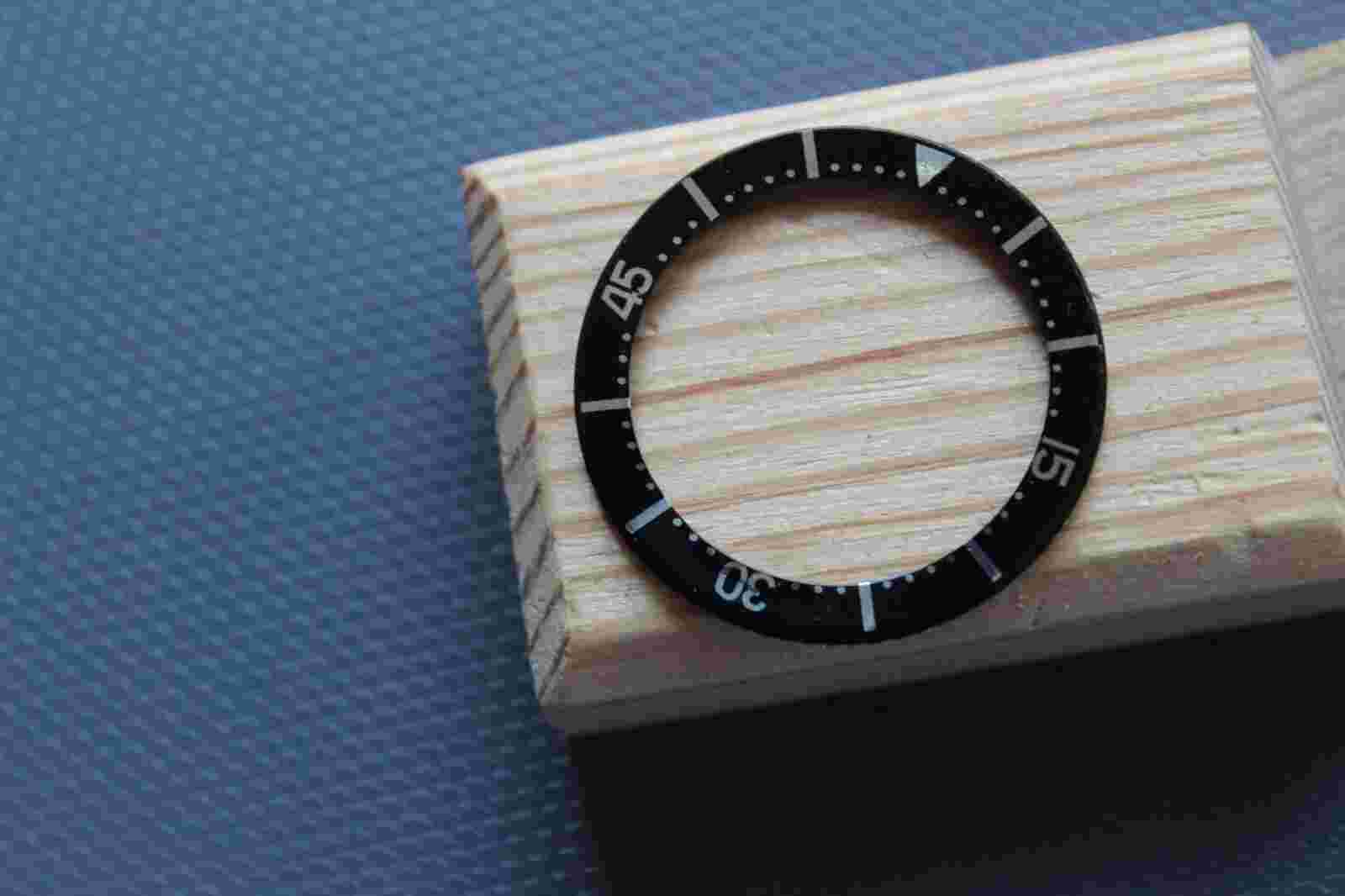 RARE 1960s SUPER COMPRESSOR 30.20MM WIDE Inner Turning Black Bezel TOP CONDITION