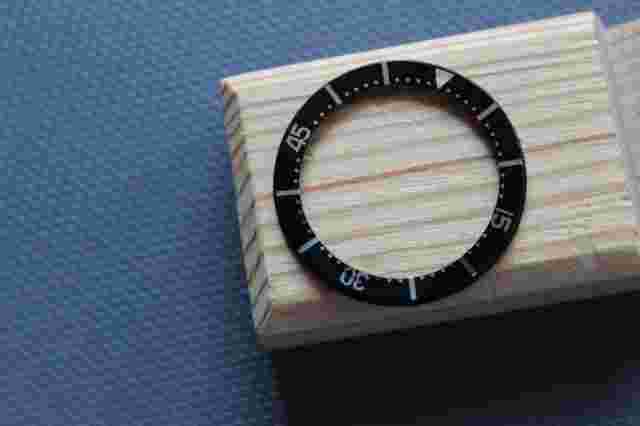 RARE 1960s SUPER COMPRESSOR 30.20MM WIDE Inner Turning Black Bezel TOP CONDITION
